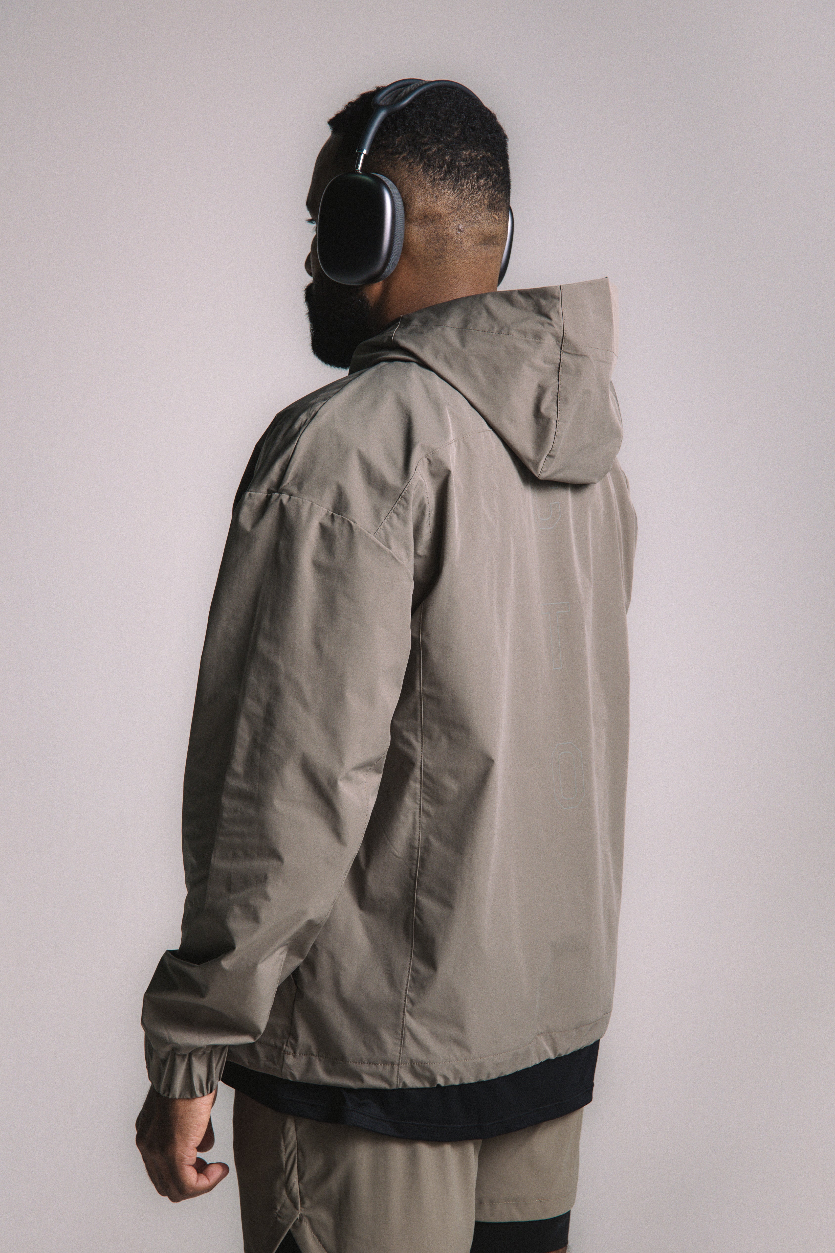 AeroShell ZipUp Windbreaker - Stone